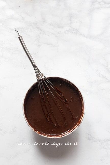 Ganache al doppio cioccolato appena fatta - Ricetta Crostata pan di Stelle