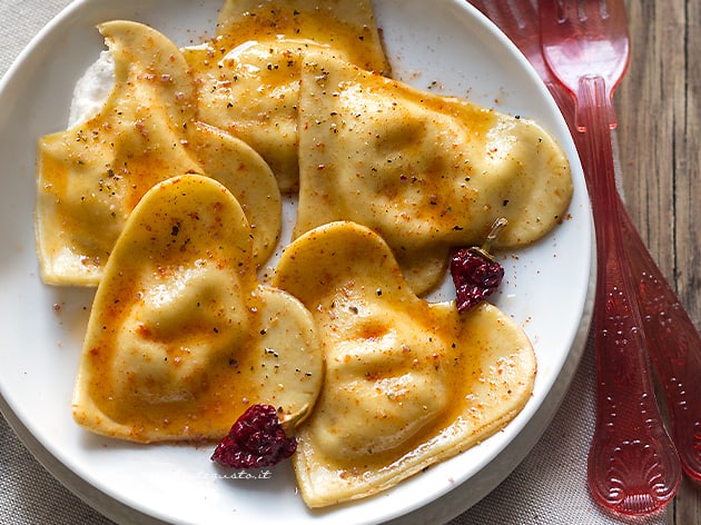 Ravioli a forma di cuore per San Valentino - Ricetta Ravioli a forma di cuore - Ricetta di Tavolartegusto