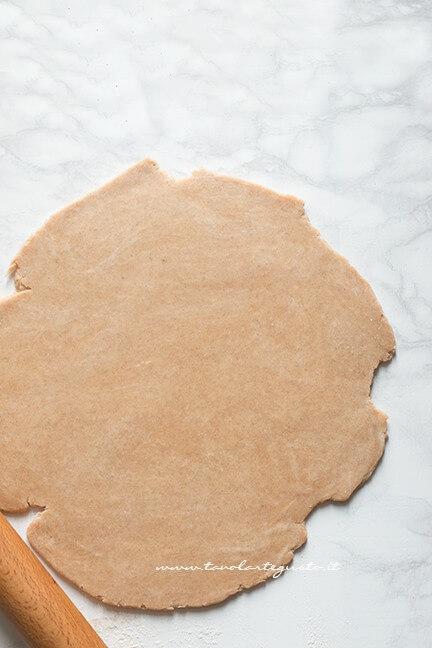 Stendere la brisée - Ricetta Crostata di pomodori
