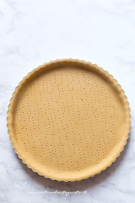 Guscio di pasta frolla - Ricetta Crostata Pasquale alla ricotta e marmellata di fragole