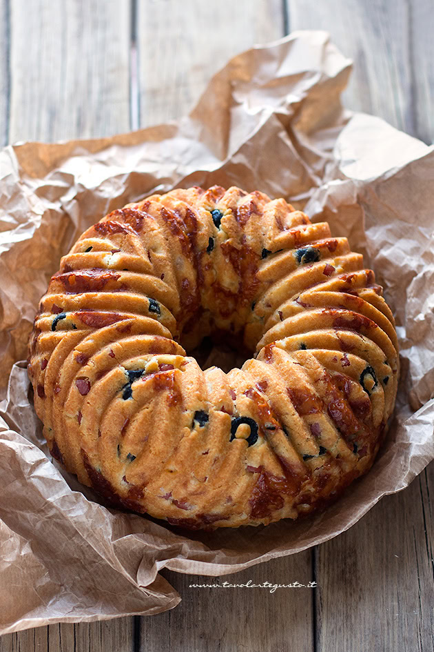 Ciambella salata facile e veloce - Ricetta Ciambella salata