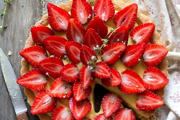 Crostata di fragole fresche, La Ricetta Classica buonissima - Ricetta Crostata di fragole - Ricetta di Tavolartegusto