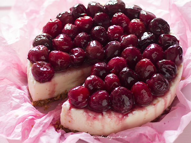 Cheesecake alle ciliegie - Ricetta di Tavolartegusto