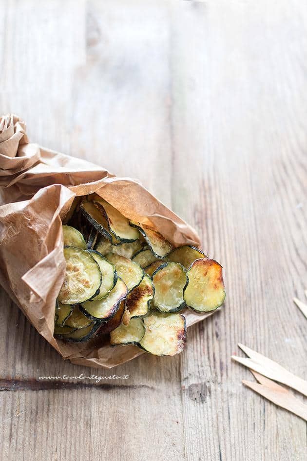 Chips di zucchine croccanti (al forno) Ricetta facile e veloce