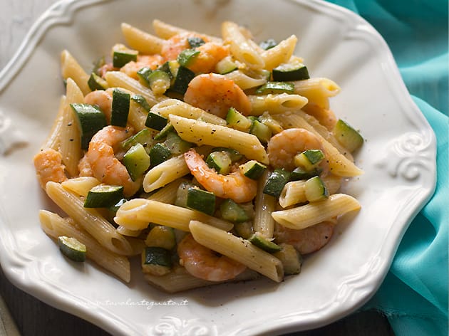 Pasta zucchine e gamberetti saporita - Ricetta Pasta zucchine e gamberetti