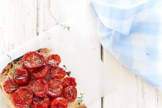 Bruschette con pomodorini confit - Ricetta gustosa per antipasto estivo - Ricetta di Tavolartegusto