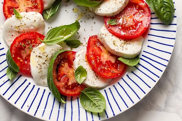 Insalata Caprese - Ricetta originale Insalata Caprese pomodori e mozzarella-