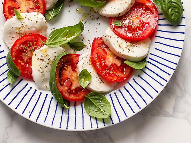 Insalata Caprese - Ricetta originale Insalata Caprese pomodori e mozzarella-