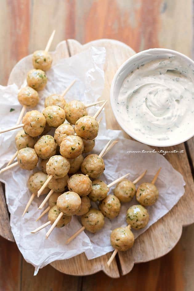 Spiedini di polpette veloci e stuzzicanti - Ricetta Spiedini di polpette
