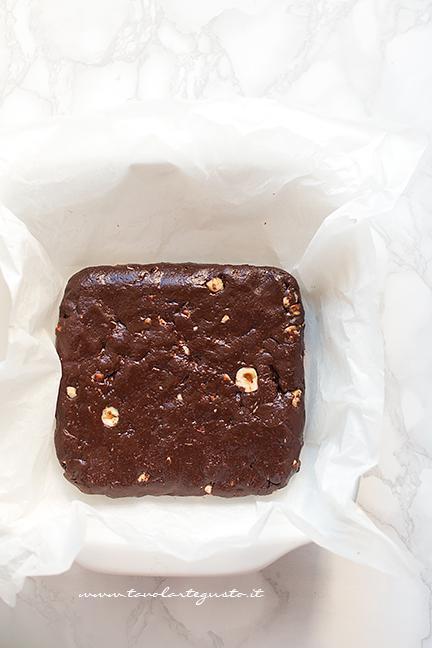 Formare un quadrato - Ricetta Brownies senza cottura