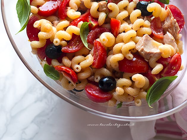 Pasta fredda con tonno - Ricetta di Tavolartegusto