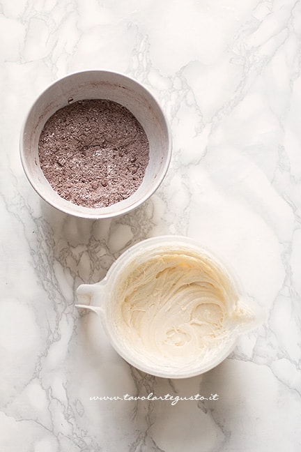 Base soffice al cacao - Ricetta Cupcake ragnatela