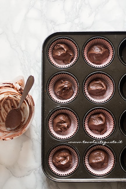 Base soffice al cacao - Ricetta Cupcake ragnatela