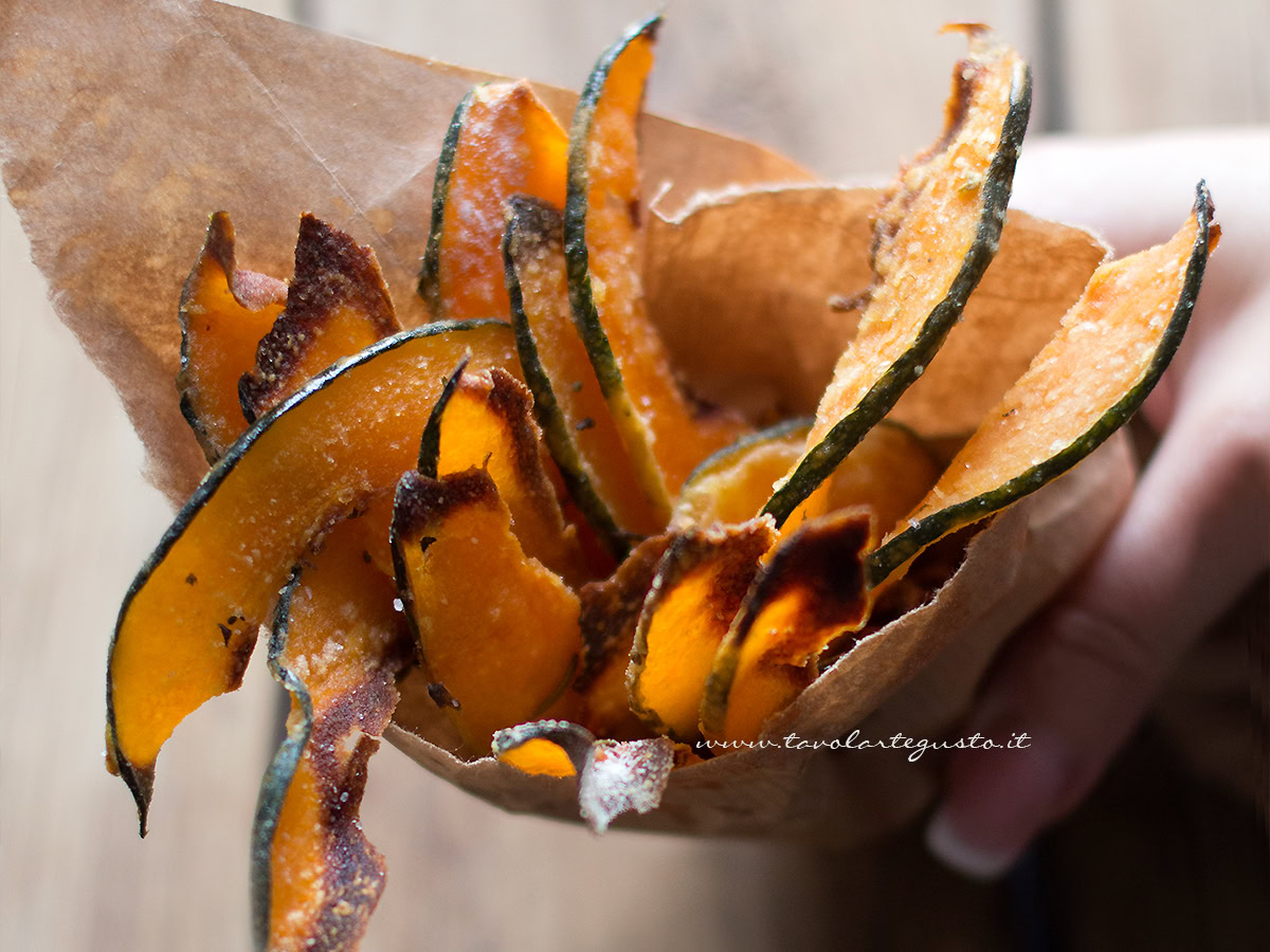 Chips di zucca - Ricetta Chips di zucca croccanti al forno
