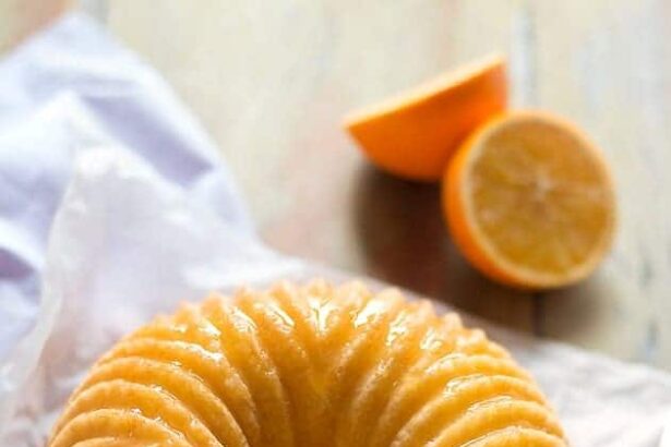Ciambella all arancia (soffice e profumata) - Ricetta Ciambella all'arancia - Ricetta di Tavolartegusto