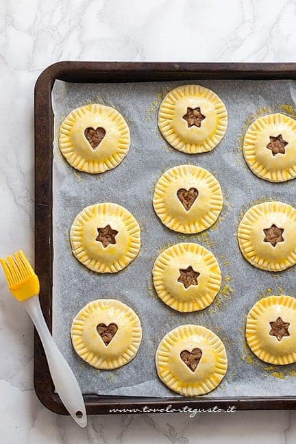 le pie tascabili alle mele pronte da infornare - Ricetta Hand pies
