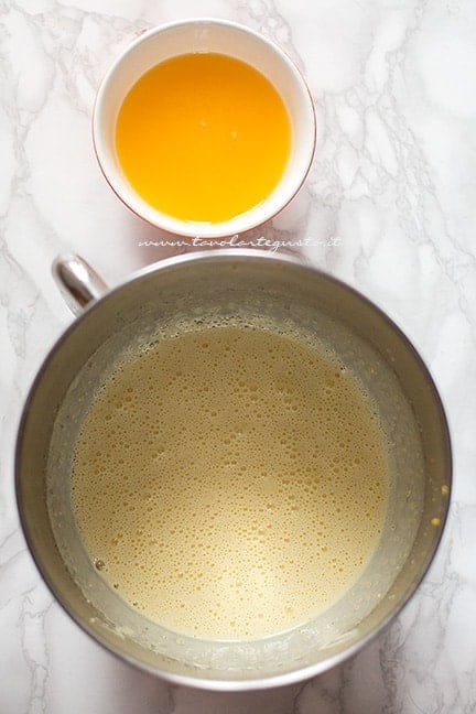 preparazione della ciambella all'arancia - Ricetta Ciambella all'arancia