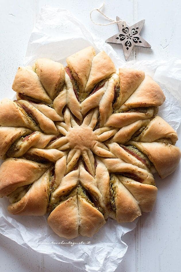 Torta Salata Stella Di Natale.Fiore Di Brioche Salato Torta Salata A Forma Di Fiore Di Tavolartegusto