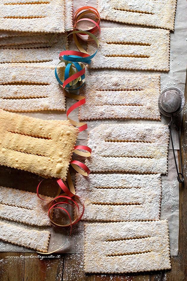 Chiacchiere al forno - Ricetta Chiacchiere al forno - Ricetta di Tavolartegusto