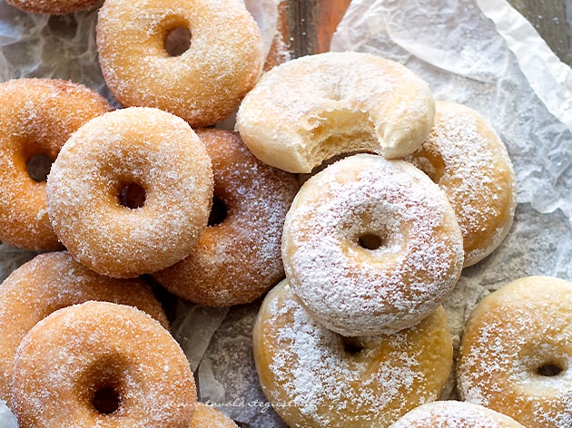 Ciambelle Vegan - Ciambelle soffici senza uova , senza burro e senza latte - (fritte o al forno)