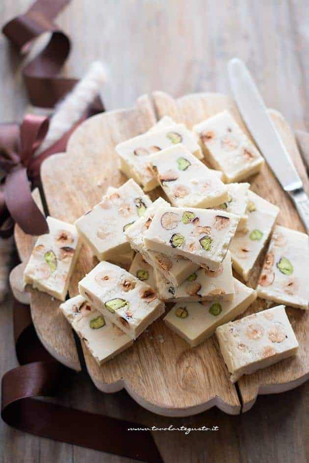Torroncini al cioccolato bianco - Ricetta Torrone al cioccolato bianco