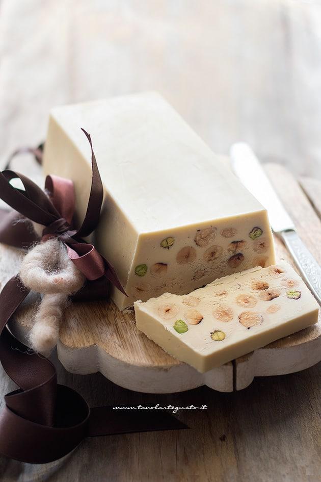 Torrone al cioccolato bianco morbido - Ricetta Torrone al cioccolato bianco