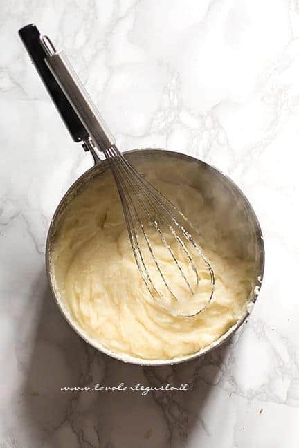 Crema di polenta con farina di mais o semolino - Ricetta Migliaccio salato