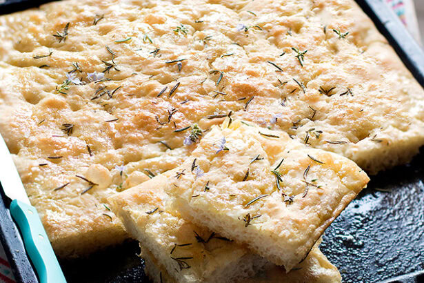 Focaccia morbida e alta - Ricetta Focaccia