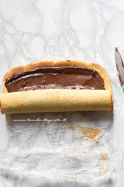 Arrotolare stretto - Ricetta Rotolo alla Nutella