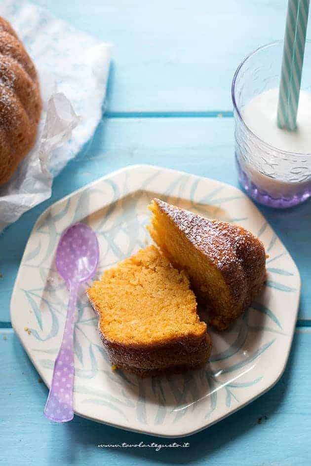 Fette soffici di Torta di Carote - Ricetta Torta di Carote senza uova, burro e latte - Torta di carote vegan