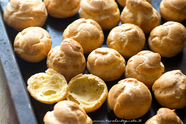 Pasta choux - Bignè - Pasta bignè - Ricetta Pasta choux- - Ricetta di Tavolartegusto