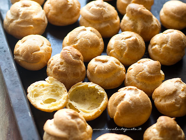 Pasta choux - Bignè - Pasta bignè - Ricetta Pasta choux- - Ricetta di Tavolartegusto