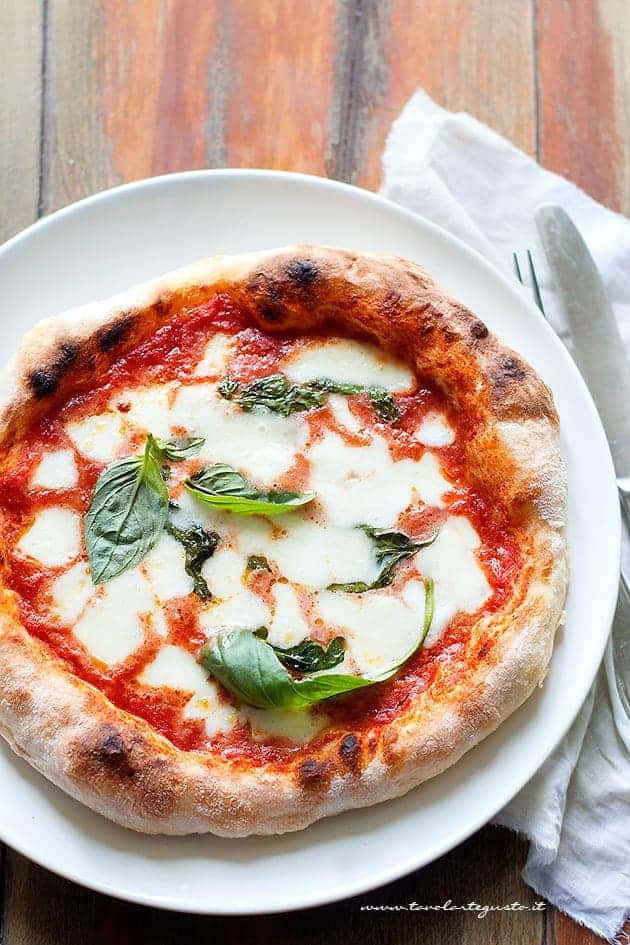 Il miglior impasto per pizza tonda fatta in casa - PTT Ricette