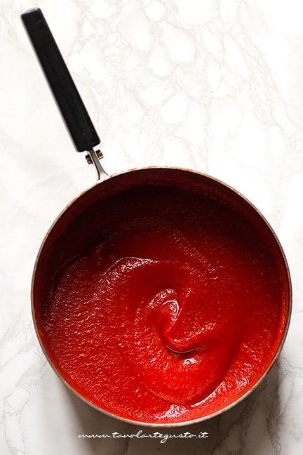preparare la salsa di pomodoro - Ricetta gnocchi alla sorrentina