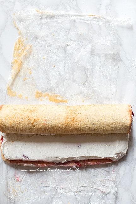 Arrotolare il rotolo - Ricetta Rotolo alle fragole