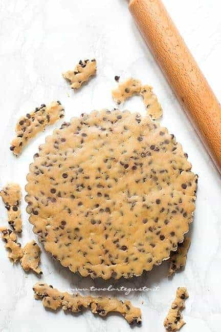Coprire la crostata con uno stato di gocce - Ricetta Crostata cookies 