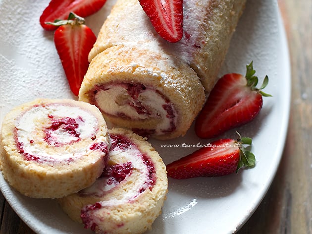 Tronchetto Di Natale Misya.Rotolo Alle Fragole E Crema Al Mascarpone La Ricetta Perfetta E Veloce