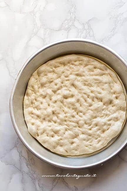 La focaccia barese, come la faccio io in casa, dall'inizio alla fine 