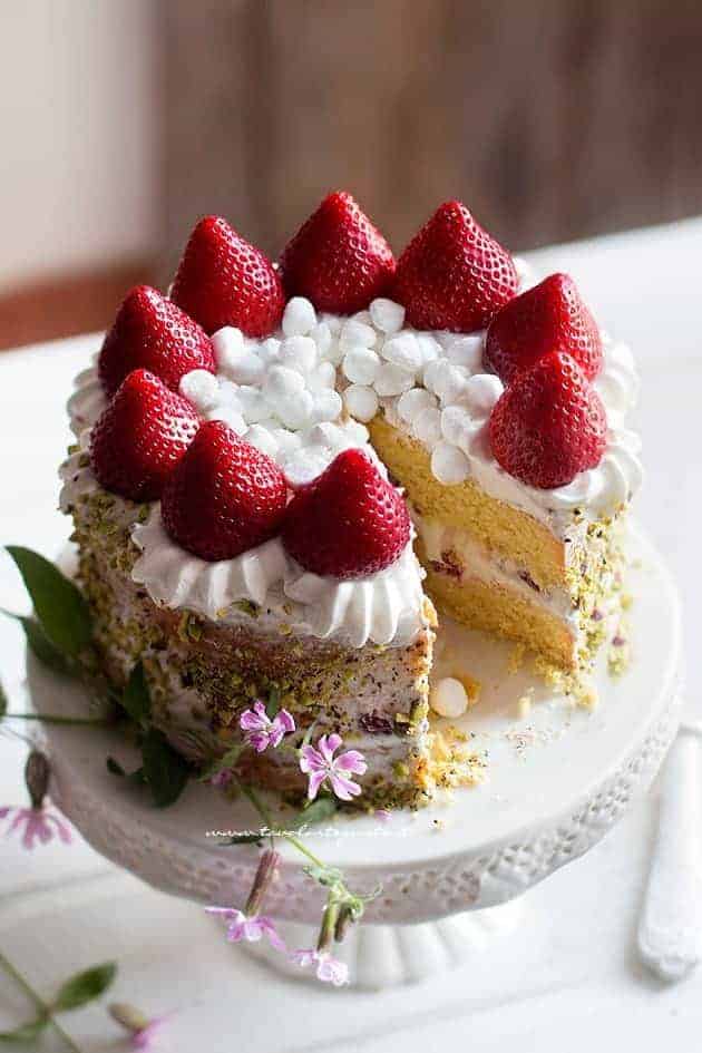 Torta panna e fragole facile e veloce - Ricetta Torta panna e fragole