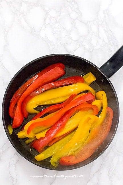 cuocere in padella le verdure - Ricetta Gateau di verdure vegetariano