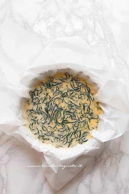 frittata agli agretti pronta per la cottura - Ricetta Frittata con agretti