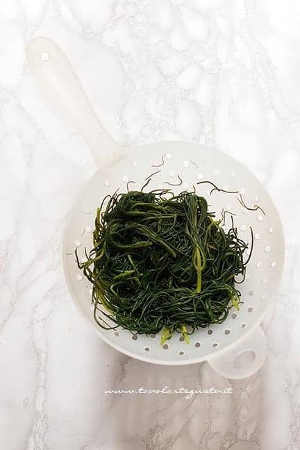 sbollentare gli agretti - Ricetta Frittata con agretti