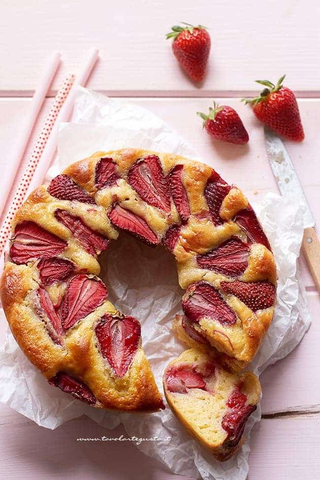 Fette soffici di Torta yogurt e fragole - Torta yogurt e fragole