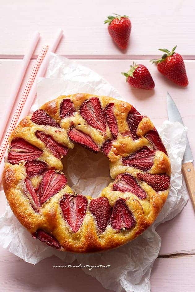 Torta yogurt e fragole - Ricetta Torta yogurt e fragole