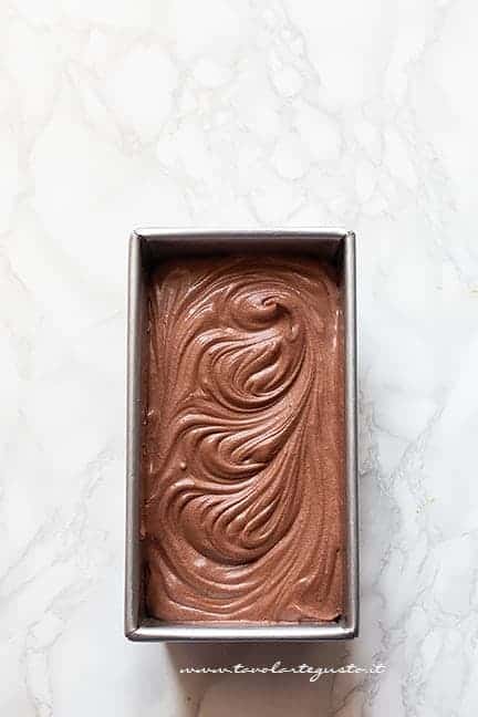 fare raffreddare il gelato in freezer - Ricetta Gelato al cioccolato