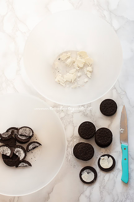 realizzare la base di biscotto - Ricetta Torta Oreo