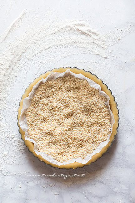 Cuocere in bianco il guscio della crostata - Ricetta Lemon meringue pie