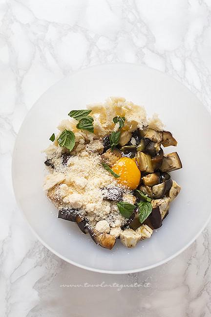 impasto delle polpette di melanzane - Ricetta Polpette di melanzane