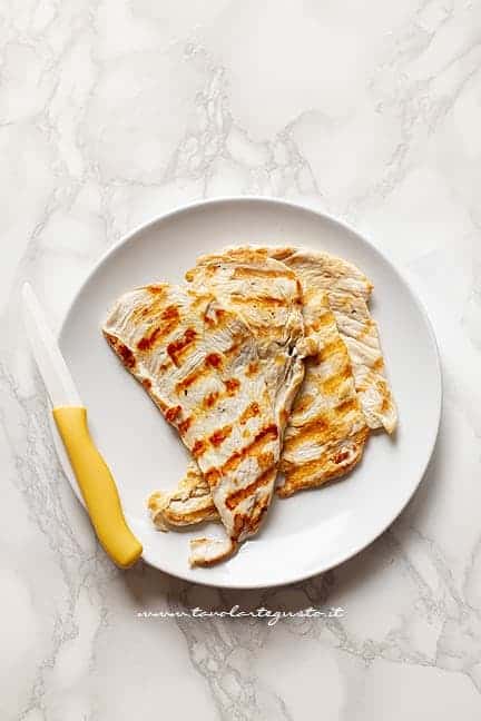Grigliare il petto di pollo - Ricetta Insalata di pollo