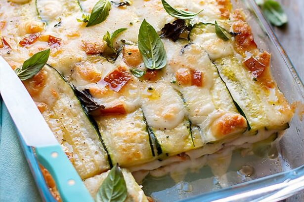 Parmigiana di zucchine bianca con zucchine crude - Ricetta Parmigiana di zucchine